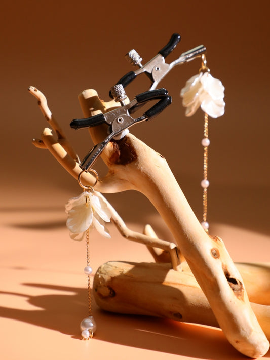 U-Shaped Willow Leaf Nipple Clamps / Fringed Shell