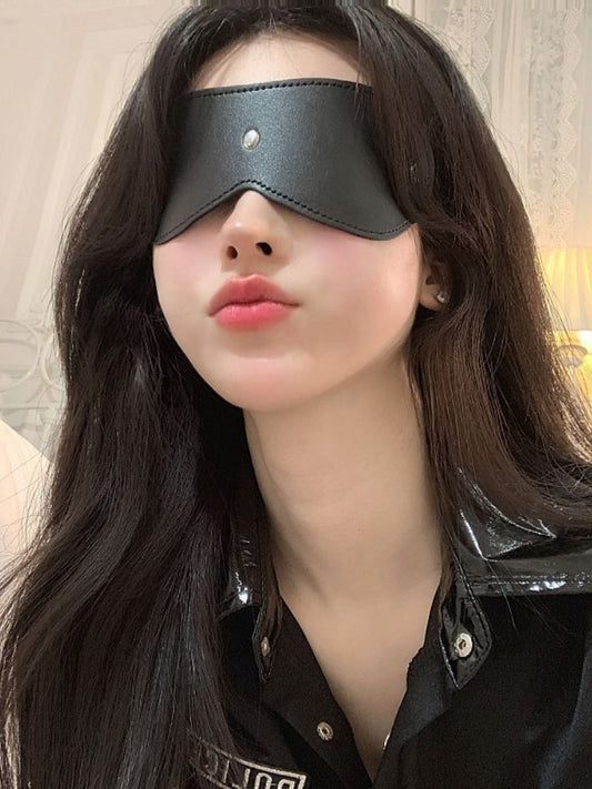 Blackout Eye Mask Black / Red